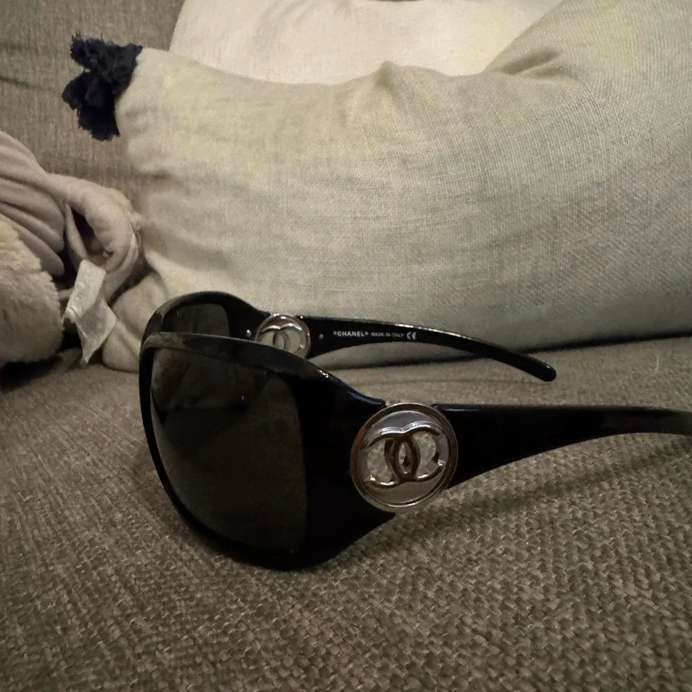 Chanel Black Sunglasses with Silver Accents - Picture 5 of 8